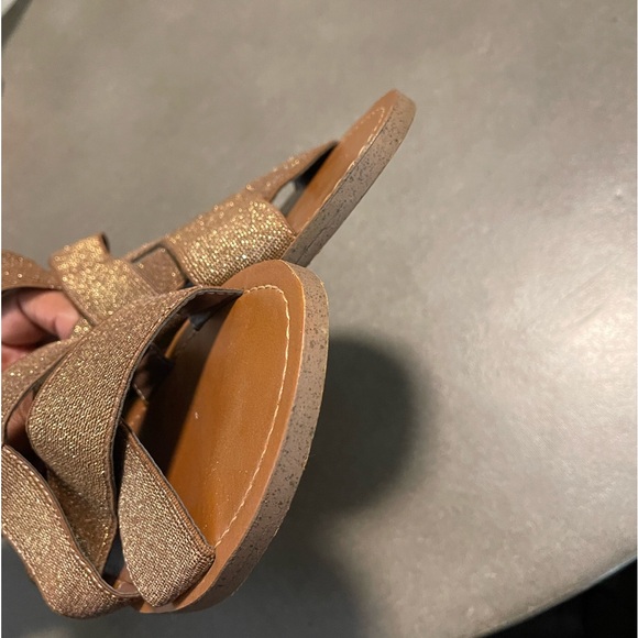 Design Lab Bronze Lazzy sandals strappy gold glitter flats size 8.5 - Picture 7 of 8